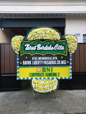 Papan Bunga Duka di Tanah Sepenggal