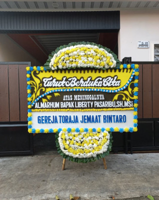 Papan Bunga Duka di Tanah Sepenggal