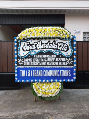 Papan Bunga Duka di Tanah Sepenggal